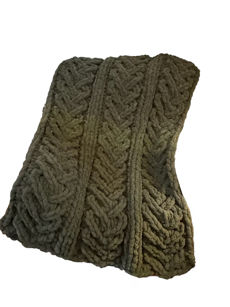 Chunky Knit Heart Cable Throw Blanket