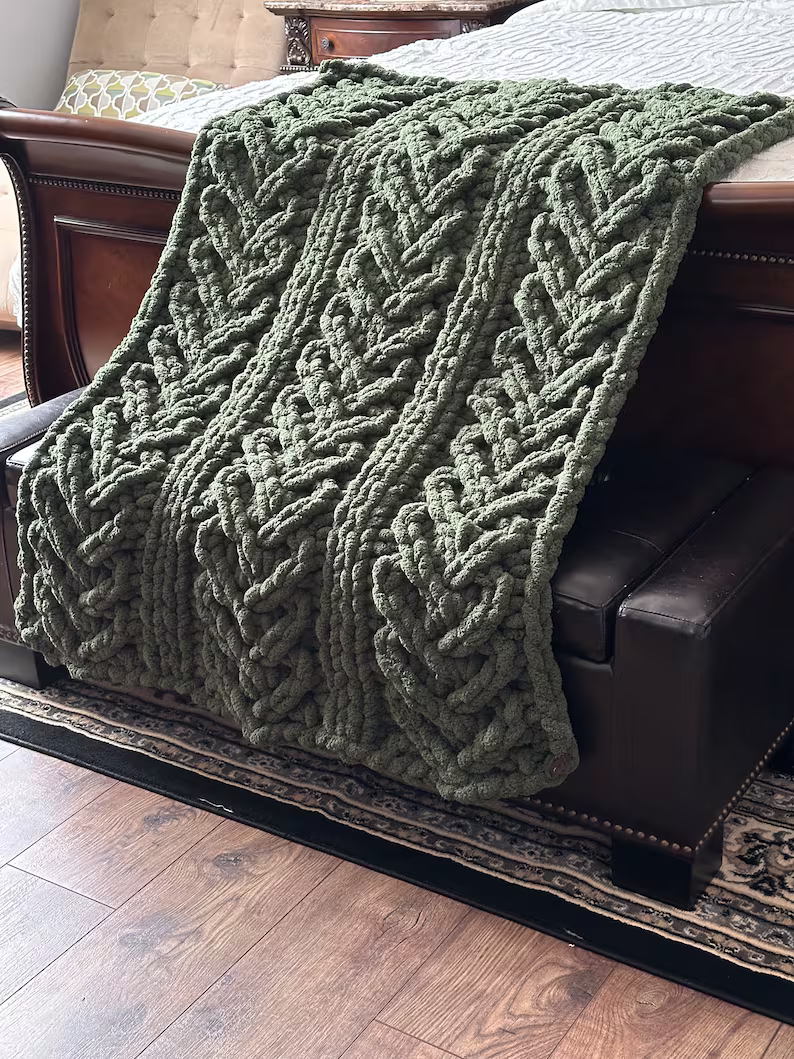 Chunky Knit Heart Cable Throw Blanket