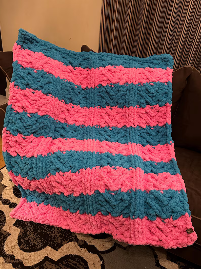 Chunky Knit Heart Cable Throw Blanket